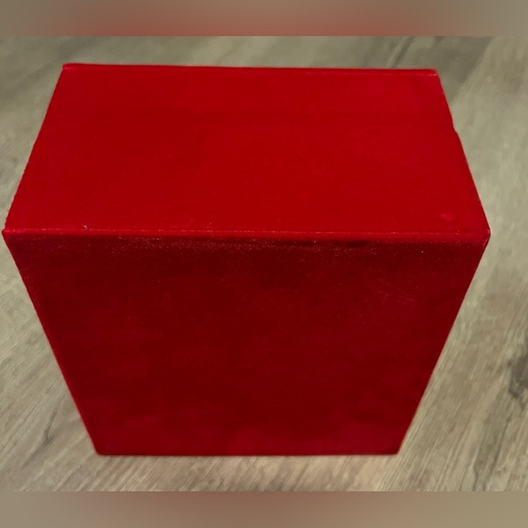 Tiziana Terenzi beautiful pillow box (pillow portion is removable) - Picture 5 of 15